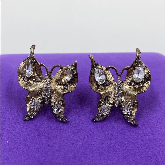 💛 Elegant Gold Tone Butterfly Earrings - Picture 1 of 6